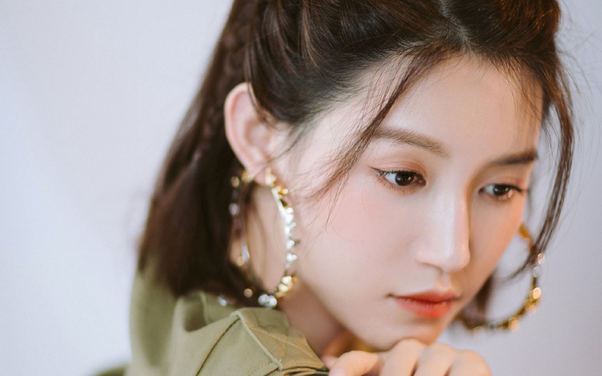 开云网页版登录入口-_高空走钢丝：技巧与勇气的完美结合_，高空走钢丝演员的质量为50kg,为安全起见