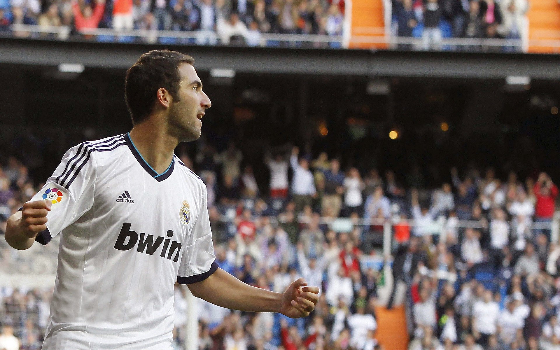 【现场互动】观众投票支持最精彩的击球瞬间，比赛现场投票